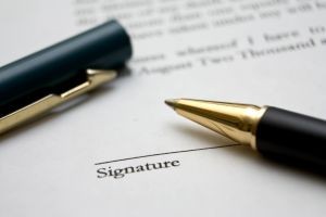 to-sign-a-contract-3-1221952-m
